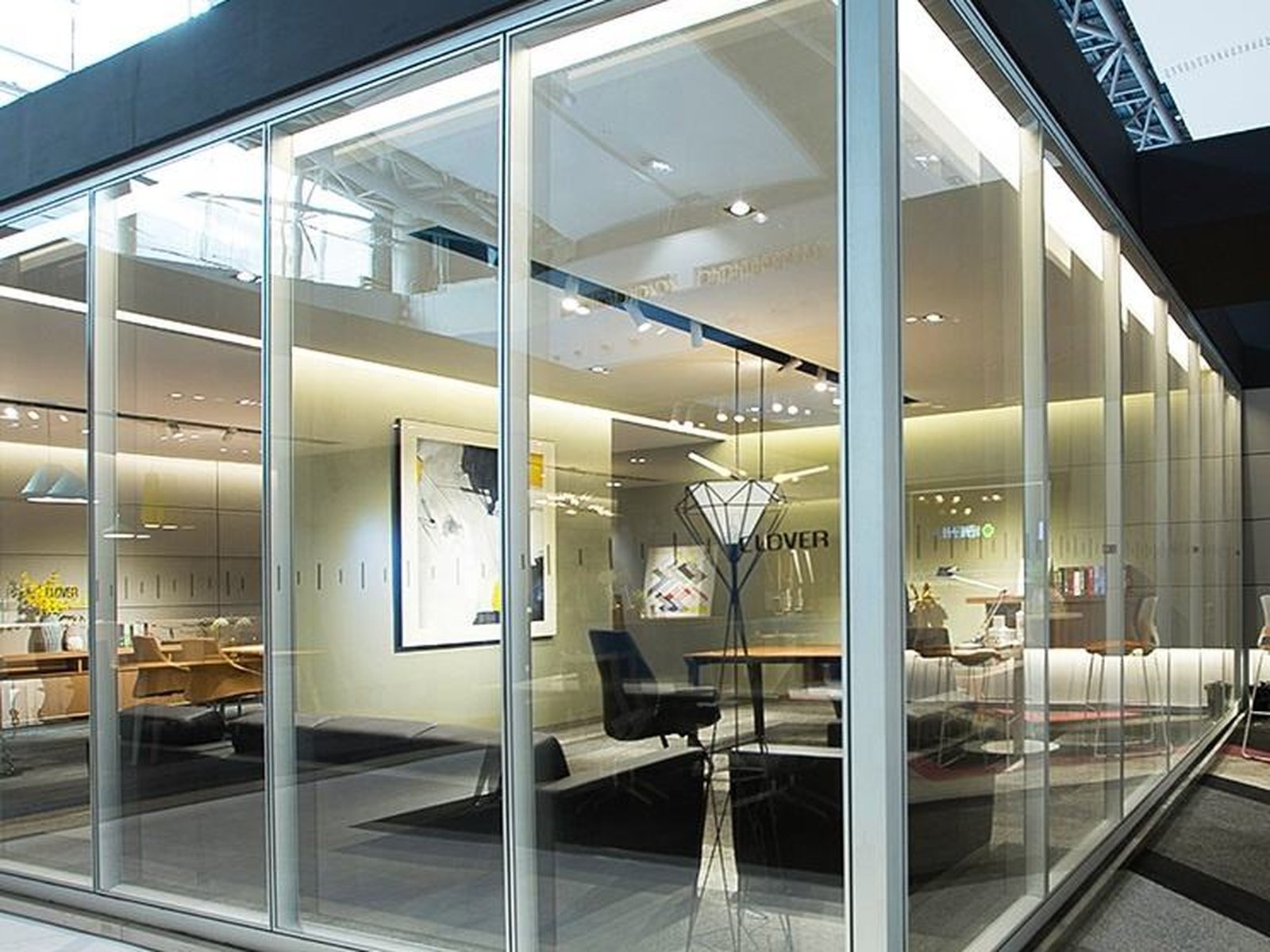 Demountable glass office partition system with aluminium framing